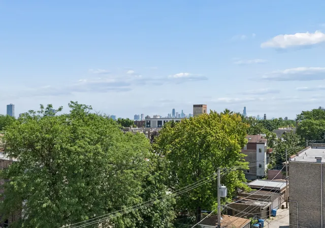 Listing Photo 2 - Condo for sale in building located at 4939 N Damen Ave, Chicago, IL 60625 - Unit #304