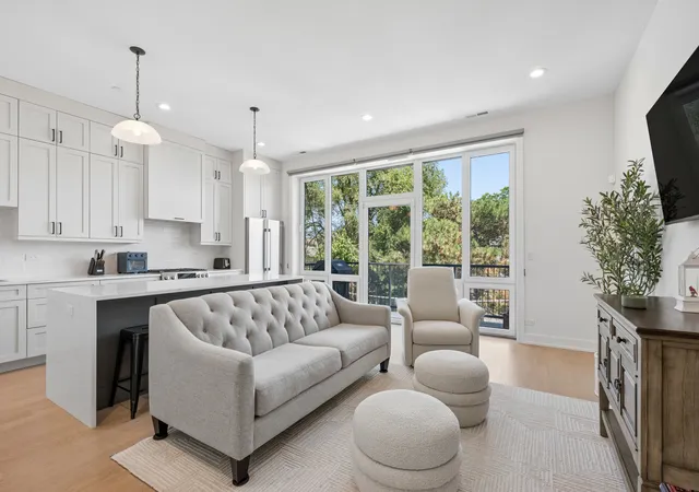 Photo 2 of Condo for sale at 4939 N Damen Ave #304, Chicago, IL 60625 | MLS# 12736910 | Listing updated on 2026-08-25