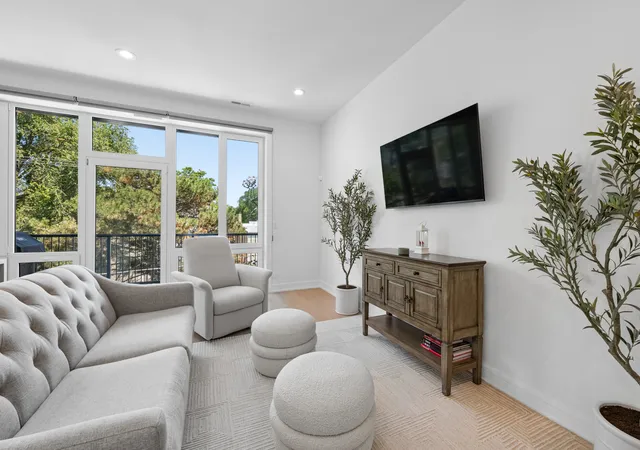 Photo 4 of Condo for sale at 4939 N Damen Ave #304, Chicago, IL 60625 | MLS# 12736910 | Listing updated on 2026-08-25