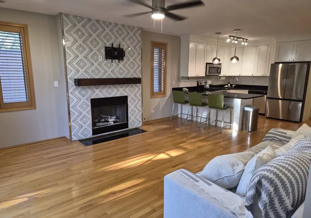 Listing Photo 4 - Condo for sale in building located at 3745 S Michigan Ave, Chicago, IL 60653 - Unit #2