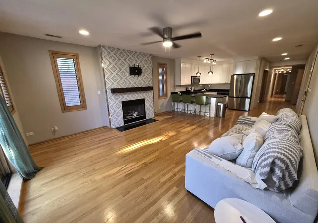 Listing Photo 5 - Condo for sale in building located at 3745 S Michigan Ave, Chicago, IL 60653 - Unit #2