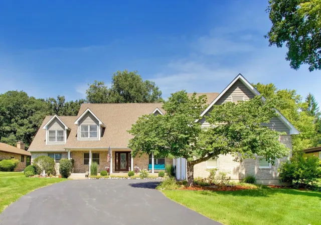 1st image of 1004 N Harrison St, Algonquin, IL 60102 | MLS# 12736916