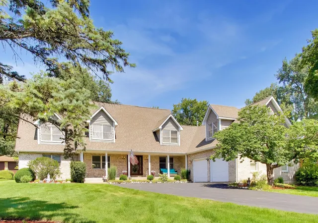 2nd image of 1004 N Harrison St, Algonquin, IL 60102 | MLS# 12736916
