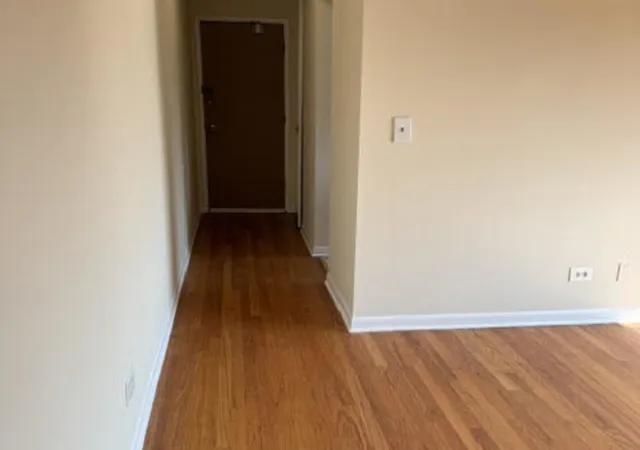 Listing Photo 4 - Condo for sale in building located at 7120 N Sheridan Rd, Chicago, IL 60626 - Unit #411