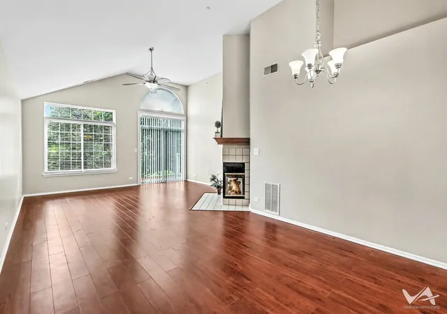 Photo 4 of Townhouse for sale at 1620 Columbia Cir #2, Bartlett, IL 60103 | MLS# 12736933 | Listing updated on 2026-09-03