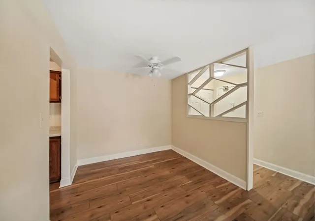 3rd image of 1065 Valley Ln #208, Hoffman Estates, IL 60169 | MLS# 12736941