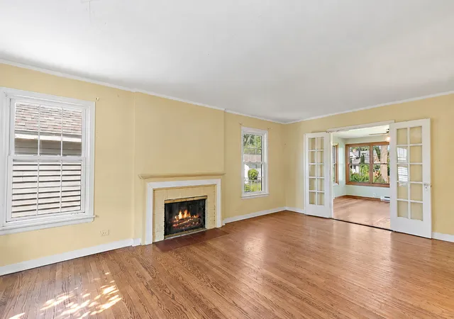 Photo 3 of Single family home for sale at 369 N Walnut St, Elmhurst, IL 60126 | MLS# 12736955 | Listing updated on 2026-08-27