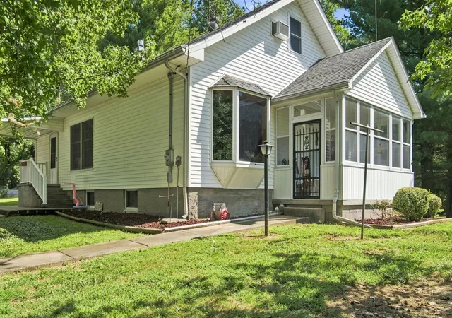 Photo 2 of Single family home for sale at 14264 Mustang Rd, Marion, IL 62959 | MLS# 12737008 | Listing updated on 2026-08-25
