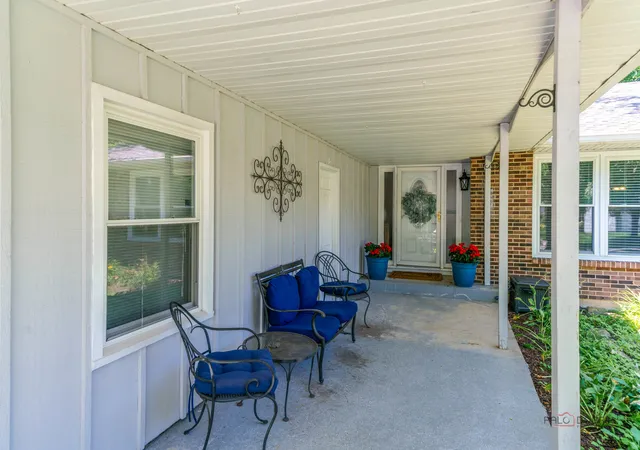 Photo 2 of Single family home for sale at 6 S Deerpath Dr, Vernon Hills, IL 60061 | MLS# 12737015 | Listing updated on 2026-08-25