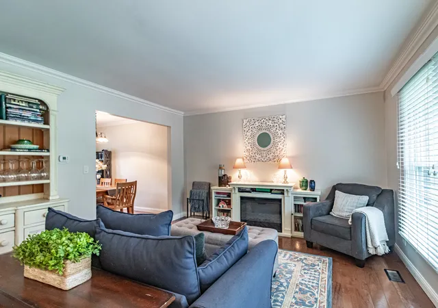 Photo 4 of Single family home for sale at 6 S Deerpath Dr, Vernon Hills, IL 60061 | MLS# 12737015 | Listing updated on 2026-08-25
