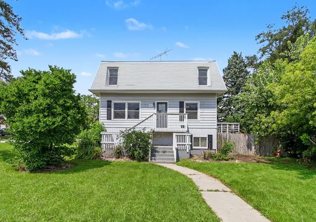 Photo 1 of Single family home for sale at 426 Redwing Dr, Round Lake Beach, IL 60073 | MLS# 12737020 | Listing updated on 2026-08-27