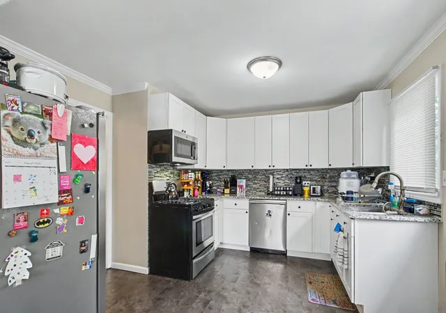 Photo 4 of Single family home for sale at 426 Redwing Dr, Round Lake Beach, IL 60073 | MLS# 12737020 | Listing updated on 2026-08-27