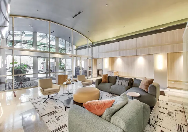 4th image of 933 W Van Buren St, Chicago, IL 60607