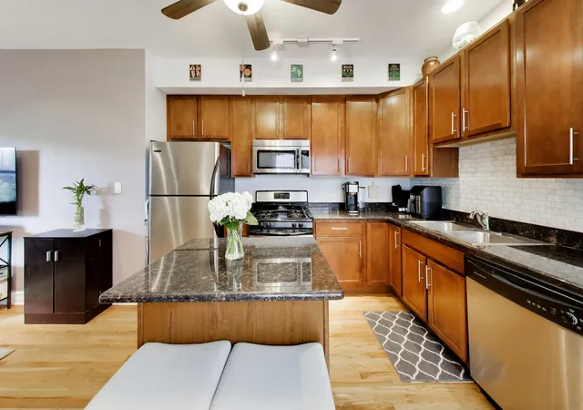 Listing Photo 4 - Condo for sale in building located at 2215 W Foster Ave, Chicago, IL 60625 - Unit #3