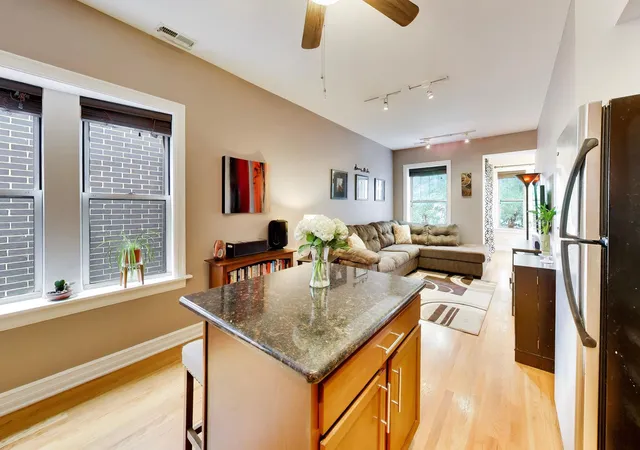 Listing Photo 5 - Condo for sale in building located at 2215 W Foster Ave, Chicago, IL 60625 - Unit #3