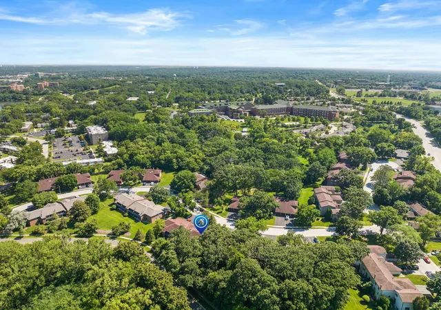 Listing Photo 2 - Condo for sale in building located at 1884 Portsmouth Dr, Lisle, IL 60532 - Unit #C