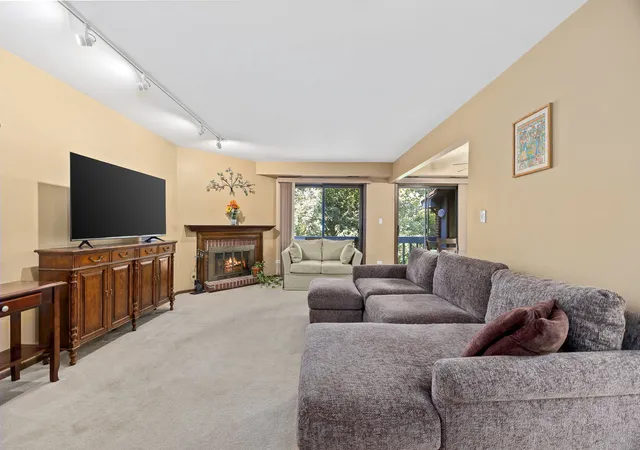 Photo 3 of Condo for sale at 1884 Portsmouth Dr #C, Lisle, IL 60532 | MLS# 12737041 | Listing updated on 2026-09-06