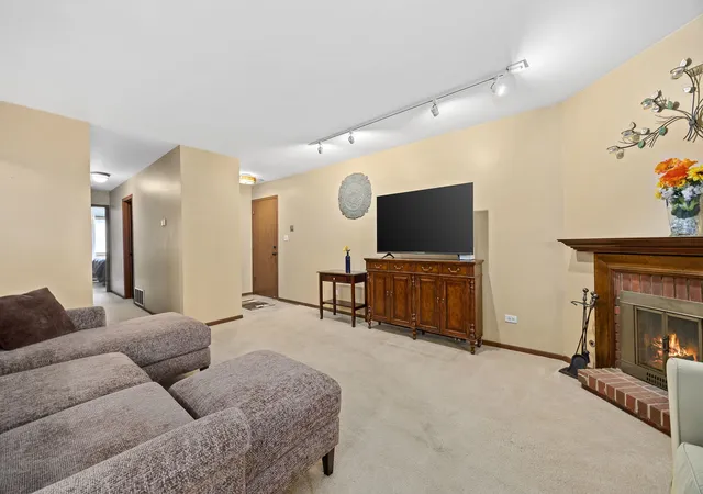 Photo 4 of Condo for sale at 1884 Portsmouth Dr #C, Lisle, IL 60532 | MLS# 12737041 | Listing updated on 2026-09-06