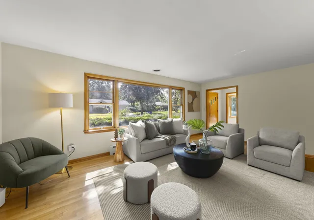 image of 120 N Pine St, Geneva, IL 60134 | MLS# 12737072