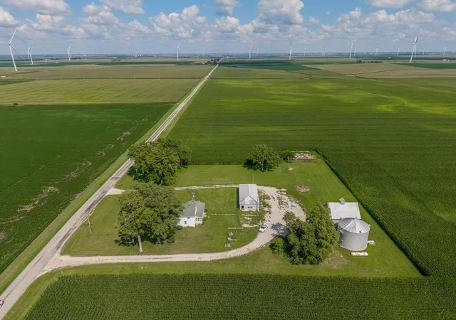 4th image of 758 N 1St Rd, Dana, IL 61321 | MLS# 12737086