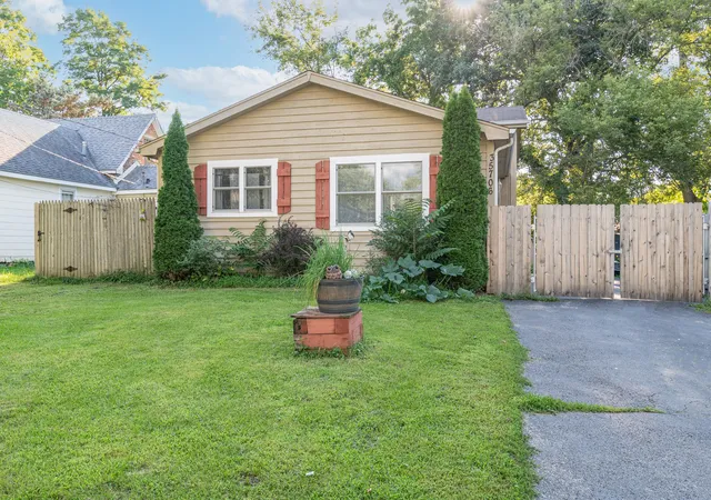 Photo 1 of Single family home for sale at 35706 N Laurel Ave, Ingleside, IL 60041 | MLS# 12737102 | Listing updated on 2026-09-06