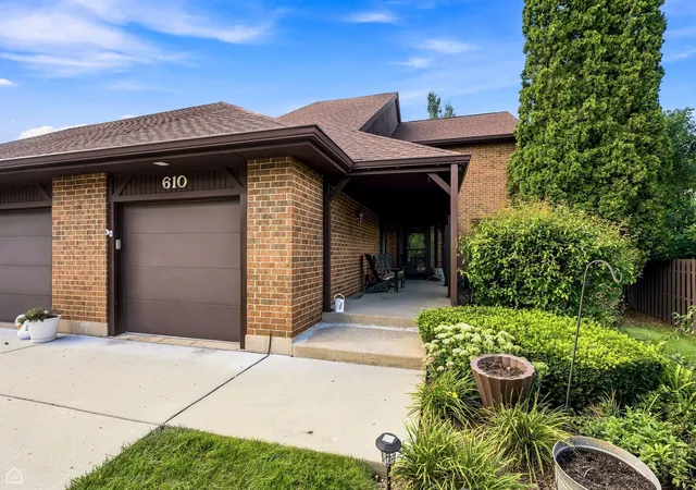 image of 610 Cress Creek Ln, Crystal Lake, IL 60014 | MLS# 12737157