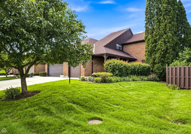 image of 610 Cress Creek Ln, Crystal Lake, IL 60014 | MLS# 12737157
