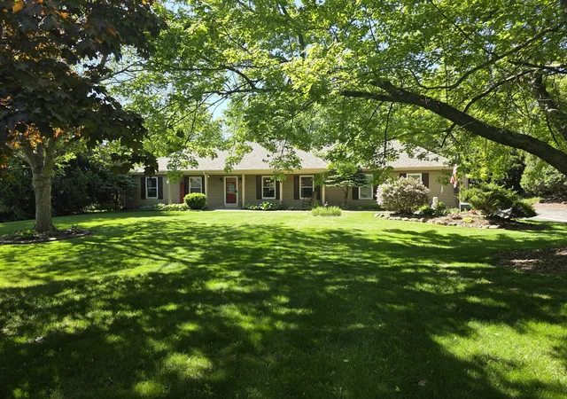20th image of 44w043 Fox Wilds Dr, St. Charles, IL 60175 | MLS# 12737159