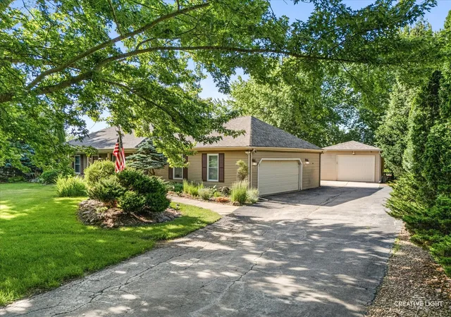 2nd image of 44w043 Fox Wilds Dr, St. Charles, IL 60175 | MLS# 12737159