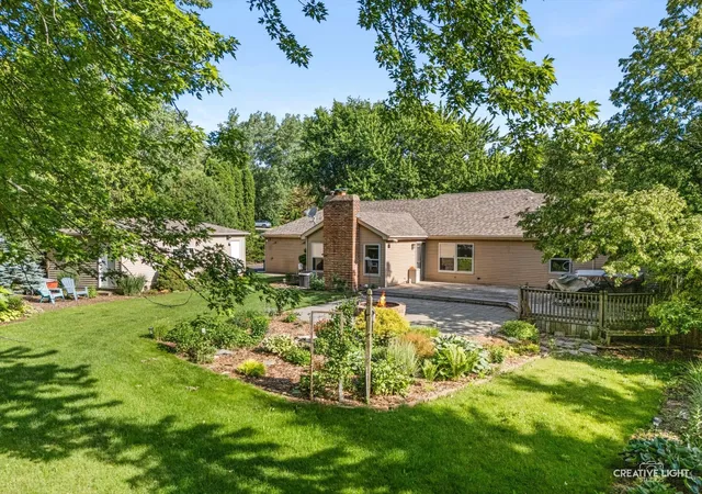3rd image of 44W043 Fox Wilds Dr, St. Charles, IL 60175 | MLS# 12737159