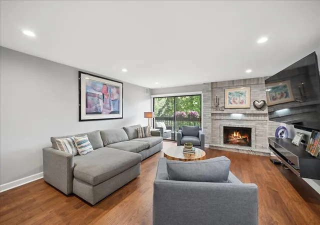 3rd image of 3741 Mission Hls Rd, Northbrook, IL 60062