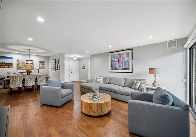 5th image of 3741 Mission Hls Rd, Northbrook, IL 60062