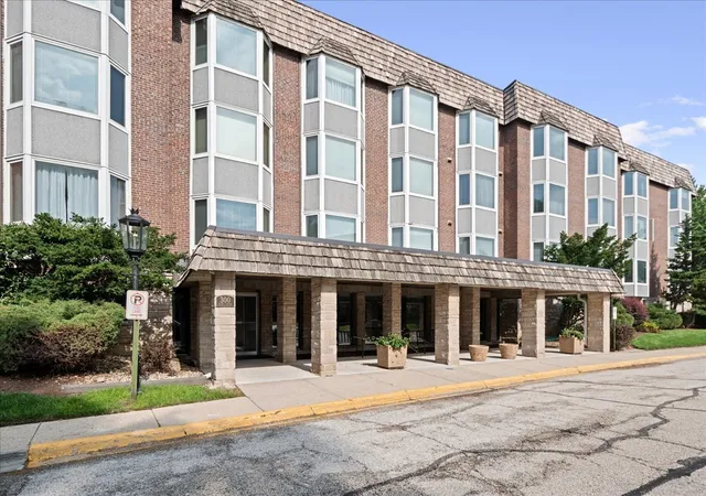 Photo 1 of Condo for sale at 300 Thames Pkwy #3F, Park Ridge, IL 60068 | MLS# 12737237 | Listing updated on 2026-08-26