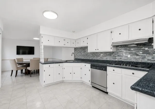 5th image of 4308 Elm Ave, Brookfield, IL 60513 | MLS# 12737254