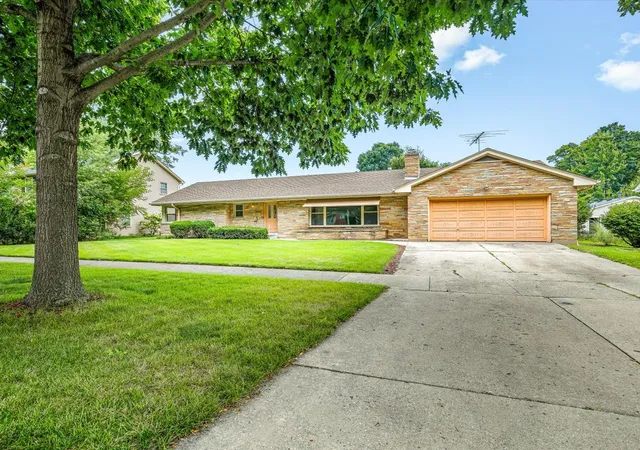 1st image of 1324 S 3rd St, St. Charles, IL 60174 | MLS# 12737260