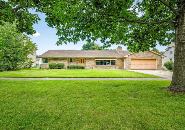 2nd image of 1324 S 3rd St, St. Charles, IL 60174 | MLS# 12737260