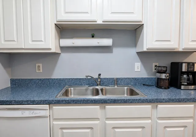 image of 2000 Tall Oaks Dr, Aurora, IL 60505