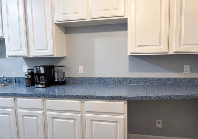 image of 2000 Tall Oaks Dr, Aurora, IL 60505