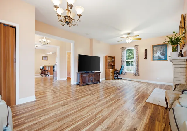 4th image of 459 N Spring St, Elgin, IL 60120 | MLS# 12737367
