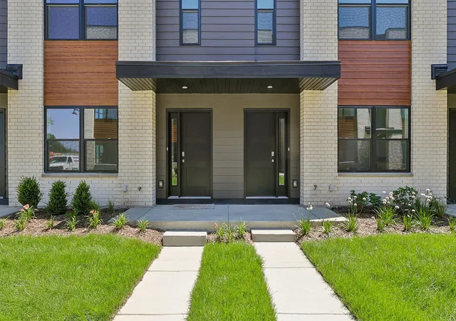 2nd image of 2225 Waters Edge Dr, Schaumburg, IL 60173 | MLS# 12737372