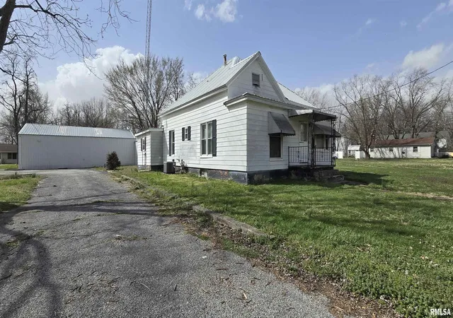 Photo 1 of Single family home for sale at 205 Shaw St, Harrisburg, IL 62946 | MLS# 12737421 | Listing updated on 2026-08-25