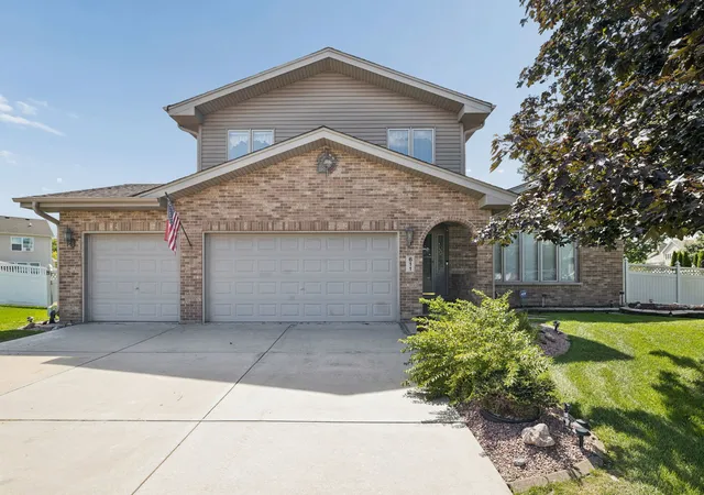 Single family home for sale at 611 Flanagan Dr, Minooka, IL 60447 | MLS# 12737436