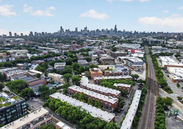 17th image of 1777 W Altgeld St #C, Chicago, IL 60614 | MLS# 12737440