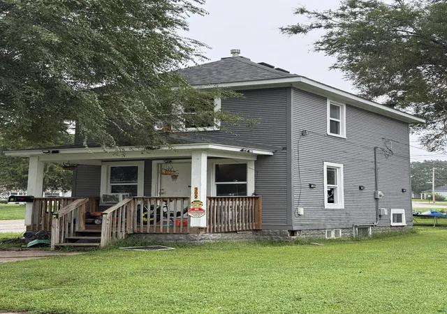 Photo 2 of Single family home for sale at 302 12th Street, East Moline, IL 61244 | MLS# 12737502 | Listing updated on 2026-08-25