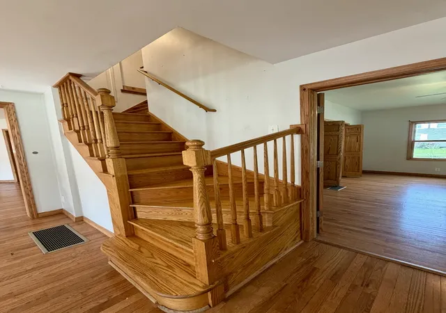 3rd image of 703 Chapel St, Ottawa, IL 61350 | MLS# 12737522