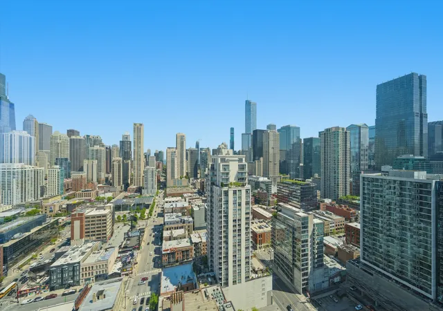 2nd image of 303 W Ohio St, Chicago, IL 60654