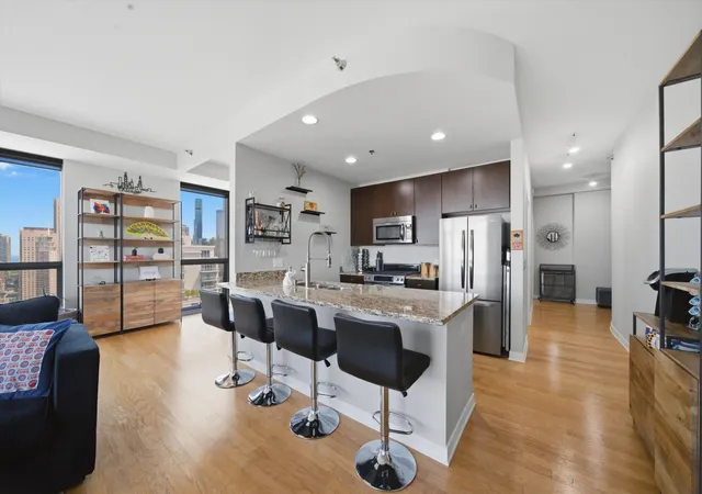 3rd image of 303 W Ohio St #2902, Chicago, IL 60654 | MLS# 12737552
