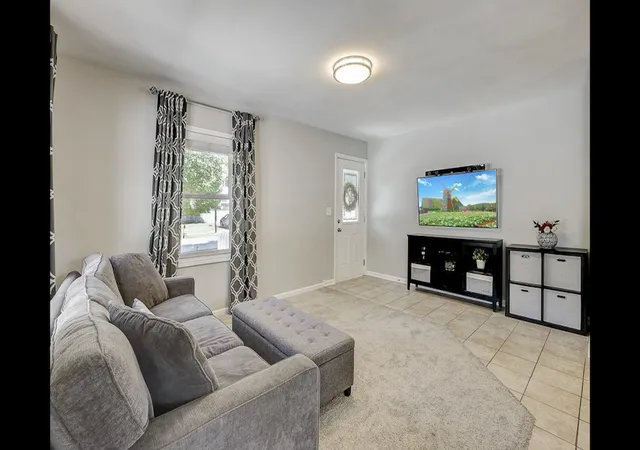 3rd image of 1025 N Main St, Naperville, IL 60563 | MLS# 12737582