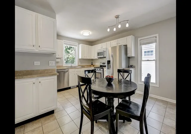 4th image of 1025 N Main St, Naperville, IL 60563 | MLS# 12737582