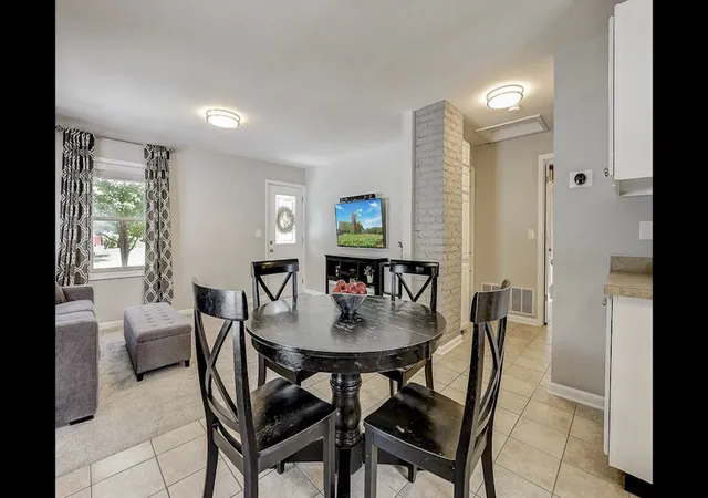 5th image of 1025 N Main St, Naperville, IL 60563 | MLS# 12737582